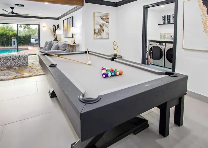 Modern Roose-private Pool-in Old Town Ferienhaus *