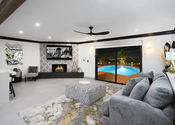 Modern Roose-private Pool-in Old Town Ferienhaus *